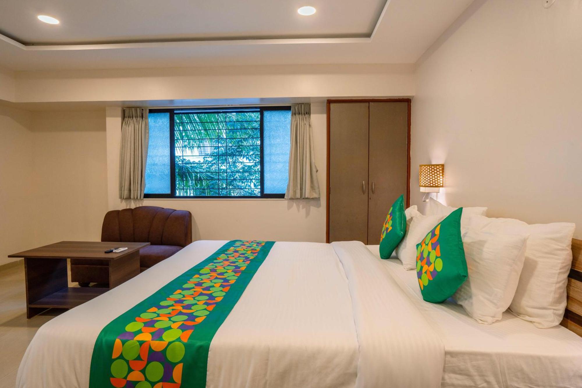 Treebo Royal Comfort Atithi Пюн Екстериор снимка